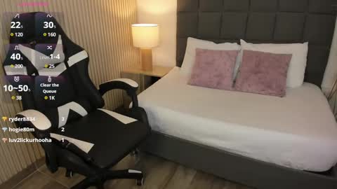 Snapshot of aurora_johnson_ chatting on December 31, 2024, 5:44 am A U R O R A online show from December 31, 2024, 5:44 am