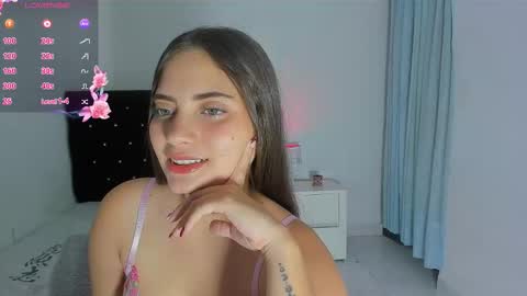 aurora_lenovic online show from November 24, 2025, 4:07 pm