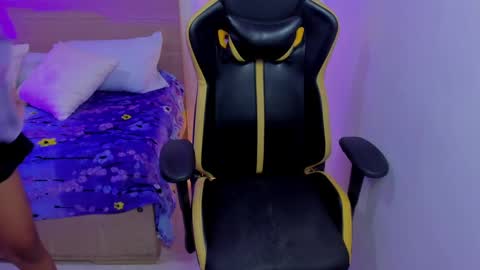 aurora_rodriguez online show from January 14, 2025, 12:14 pm