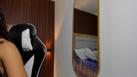 aurora_rodriguez online show from November 12, 2025, 12:38 pm