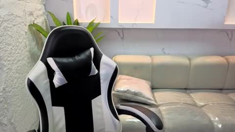 Snapshot of aurora_tp chatting on February 18, 2026, 2:07 am AURORA online show from February 18, 2026, 2:07 am