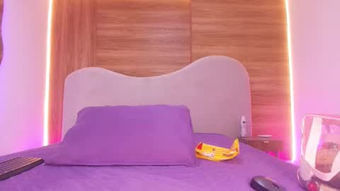 auroraa_miller online show from March 5, 2026, 3:13 am