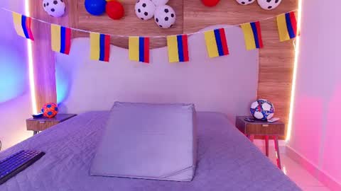 auroraa_miller online show from June 25, 2026, 3:06 am