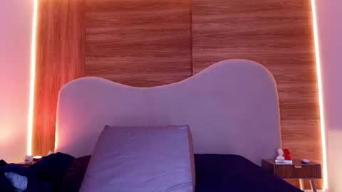 auroraa_miller online show from July 7, 2026, 3:09 am