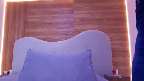 auroraa_miller online show from August 6, 2026, 3:08 am