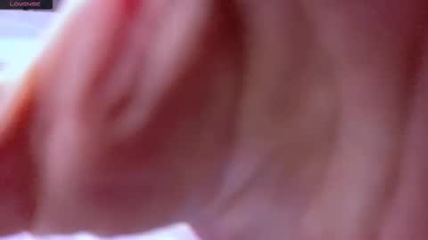 Aurora  Follow me online show from December 13, 2025, 10:48 pm