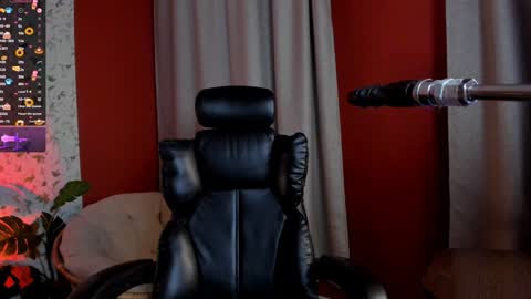 Snapshot of aurorademoni chatting on December 25, 2024, 6:52 am Aurora online show from December 25, 2024, 6:52 am