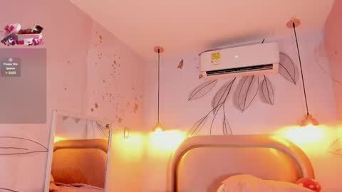 Snapshot of aurorafiore chatting on March 12, 2025, 10:39 pm Aurora online show from March 12, 2025, 10:39 pm