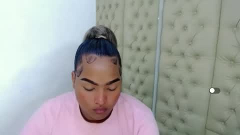 Aurora online show from November 2, 2025, 6:10 pm