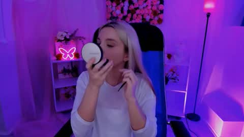 Snapshot of aurorawrenfield chatting on September 12, 2025, 1:38 am aurorawrenfield online show from September 12, 2025, 1:38 am