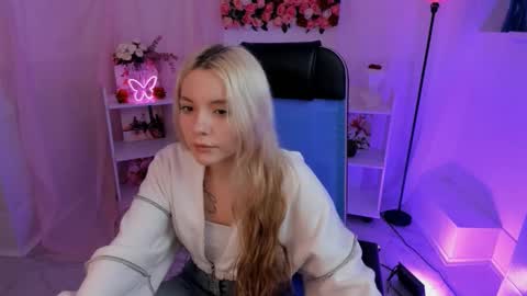 Snapshot of aurorawrenfield chatting on September 19, 2025, 10:38 am aurorawrenfield online show from September 19, 2025, 10:38 am