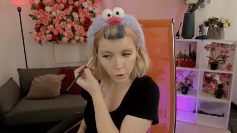 aurorawrenfield online show from March 5, 2026, 4:52 am