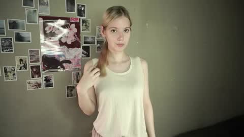 Snapshot of auroremanaugh chatting on July 27, 2026, 7:37 am auroremanaugh online show from July 27, 2026, 7:37 am