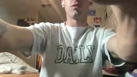 Snapshot of austant chatting on April 8, 2026, 10:43 pm austant online show from April 8, 2026, 10:43 pm