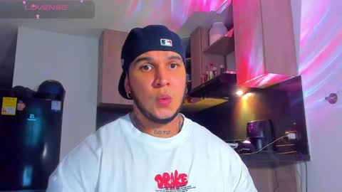 Snapshot of austin_curry chatting on April 21, 2026, 1:18 am A online show from April 21, 2026, 1:18 am