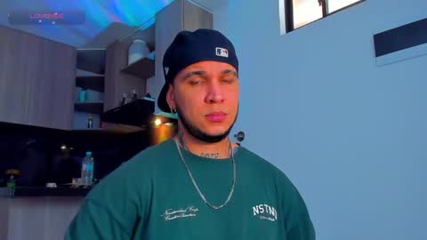 Snapshot of austin_curry chatting on May 22, 2026, 9:42 pm A online show from May 22, 2026, 9:42 pm