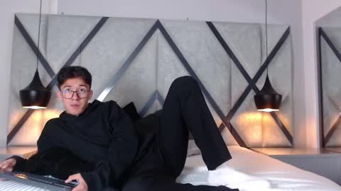 austinreeds online show from October 4, 2025, 12:03 pm