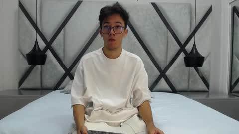 austinreeds online show from October 18, 2025, 11:55 am