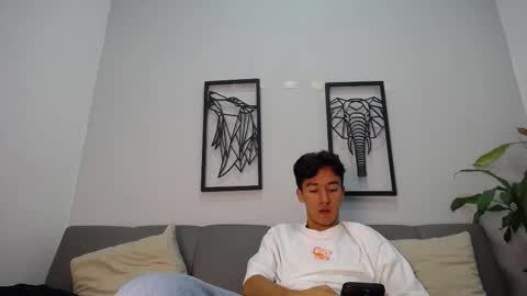 austinreeds online show from October 21, 2025, 5:57 pm