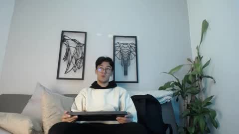 austinreeds online show from October 27, 2025, 11:58 am