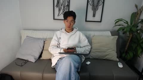 austinreeds online show from November 18, 2025, 2:54 pm