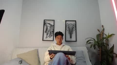 austinreeds online show from November 21, 2025, 12:48 pm