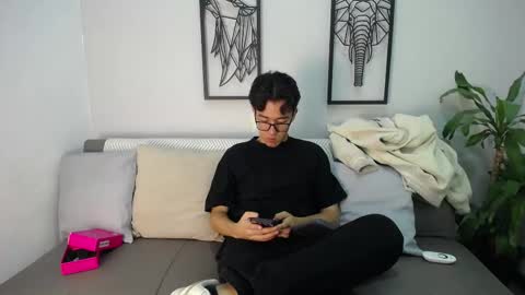 austinreeds online show from November 28, 2025, 12:19 pm