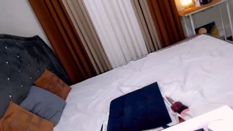 Ava online show from December 27, 2024, 8:39 pm