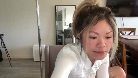 Snapshot of ava_petite_ chatting on April 29, 2026, 8:37 pm Little Ava online show from April 29, 2026, 8:37 pm