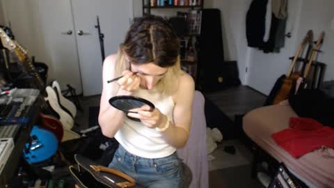 Ava online show from April 2, 2026, 7:55 pm