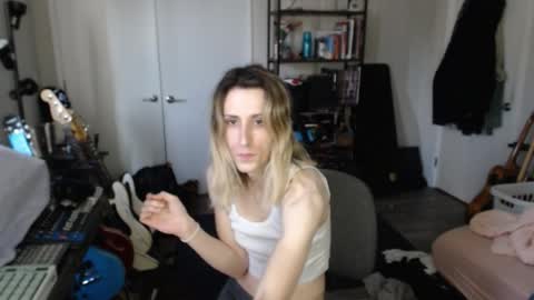 Ava online show from April 10, 2026, 8:46 pm