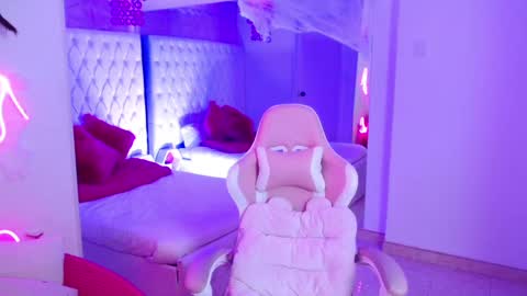 AVA online show from October 4, 2025, 3:15 am