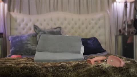 AvalonnFoxx online show from December 29, 2024, 6:35 am