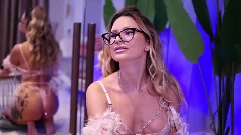 Ava online show from October 24, 2025, 3:58 am