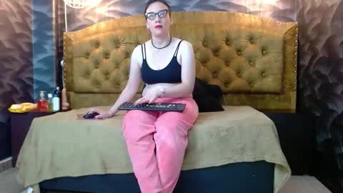 Snapshot of avanahomi chatting on September 20, 2025, 10:49 am avanahomi online show from September 20, 2025, 10:49 am