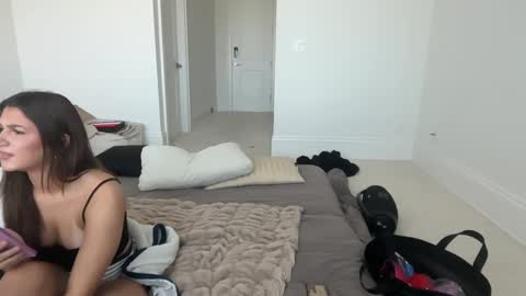 avaowenss online show from September 24, 2025, 7:39 pm