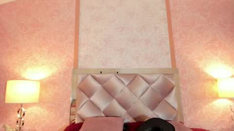 Snapshot of avawhiite chatting on November 17, 2025, 7:30 pm avawhiite online show from November 17, 2025, 7:30 pm