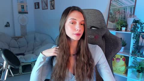 Snapshot of aveangela chatting on January 8, 2025, 3:28 pm Avie online show from January 8, 2025, 3:28 pm