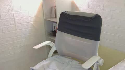 Snapshot of averageuncut1 chatting on March 24, 2026, 2:49 am Rhian online show from March 24, 2026, 2:49 am