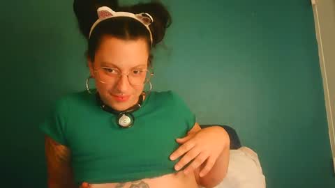 averagewifey online show from July 21, 2026, 10:01 pm