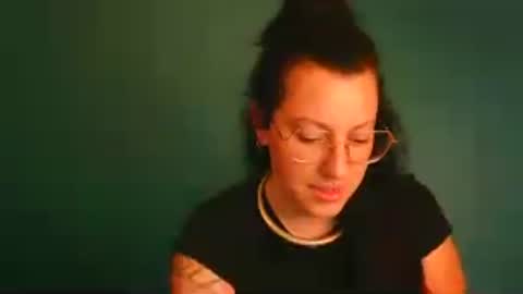 averagewifey online show from July 28, 2026, 9:25 pm