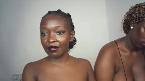 Snapshot of averrine chatting on March 25, 2026, 9:32 pm averrine online show from March 25, 2026, 9:32 pm