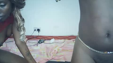 Snapshot of averrine chatting on April 5, 2026, 9:23 pm averrine online show from April 5, 2026, 9:23 pm