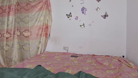 Snapshot of averrine chatting on April 11, 2026, 8:07 am averrine online show from April 11, 2026, 8:07 am