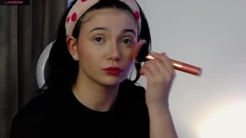 AveryWillow online show from March 12, 2025, 12:57 pm