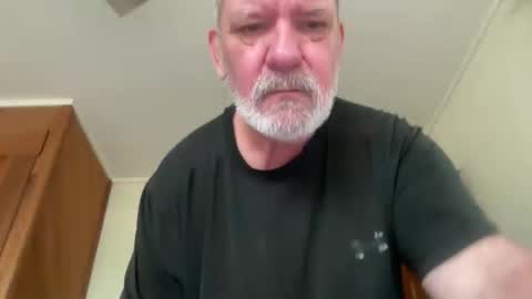 Snapshot of avgdiver chatting on April 28, 2026, 3:06 pm avgdiver online show from April 28, 2026, 3:06 pm