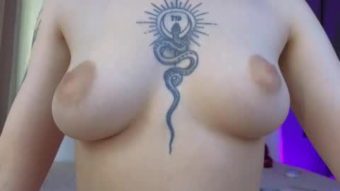 Snapshot of avgustina_love chatting on March 1, 2026, 10:39 am avgustina_love online show from March 1, 2026, 10:39 am