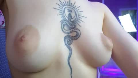 avgustina_love online show from April 9, 2026, 1:16 pm