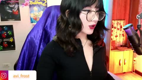 Snapshot of avi_frost chatting on December 5, 2024, 8:11 am Saraaaa independent model 3 online show from December 5, 2024, 8:11 am