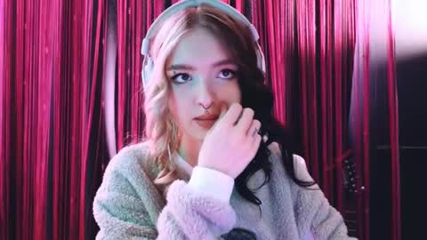 Avriel online show from March 11, 2025, 5:38 am